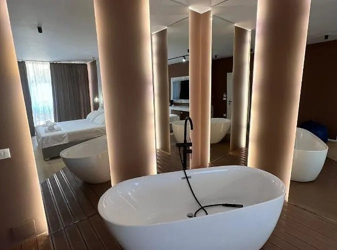 Hotel Capital Center 5*