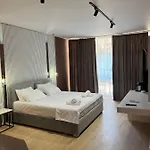 Capital Center 5*