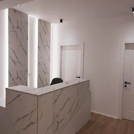 Capital Center 地拉那