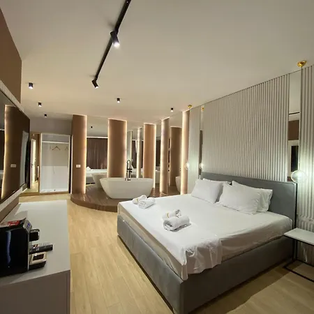 Capital Center 地拉那