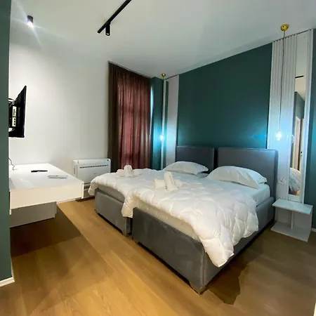 Capital Center 5* 地拉那