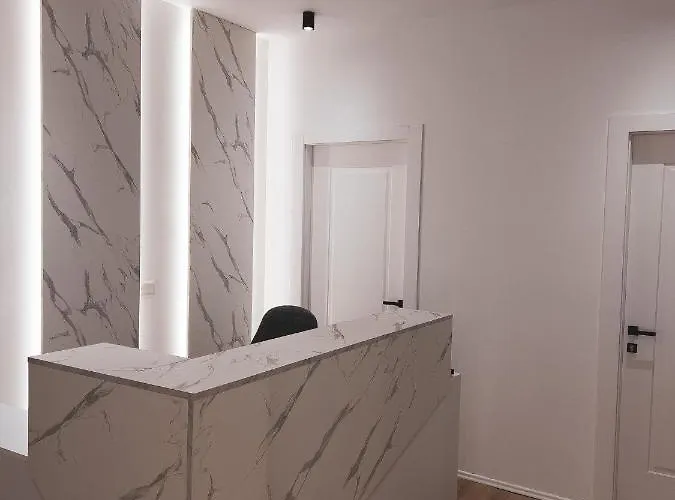 Capital Center 地拉那